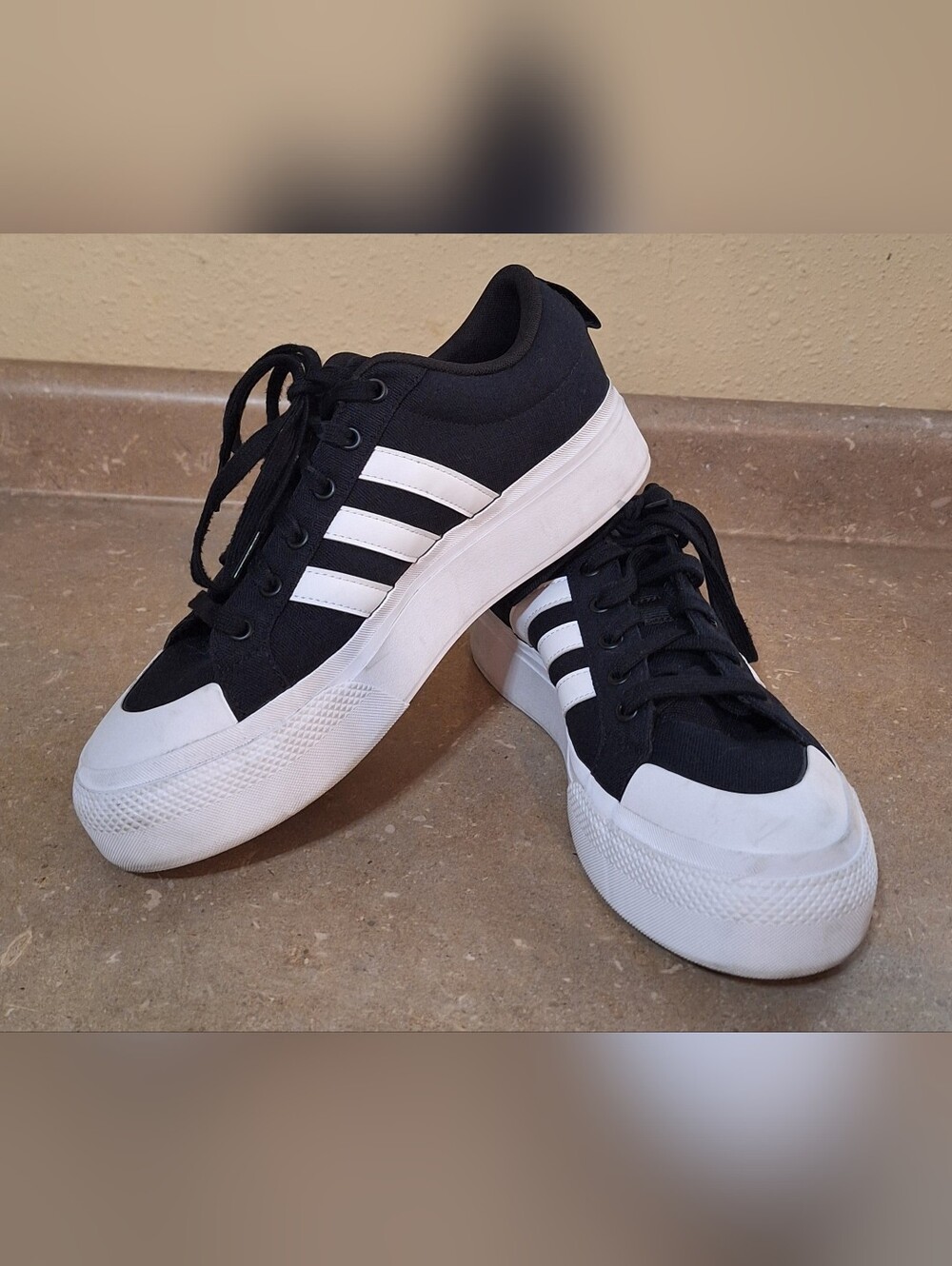 Adidas Womens Bravada 2.0 Platform Sneakers. Sz 10